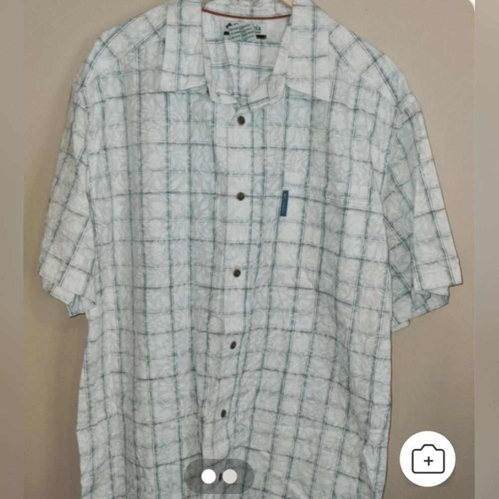 M8 Columbia Short Sleeve Button-Up Shirt in Green Plaid w white floral pattern